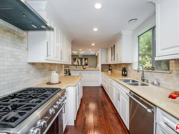 441 N Oakhurst Dr APT 205, Beverly Hills, CA 90210