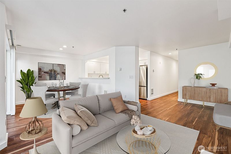 3rd image of 1425 Dexter Avenue N #611