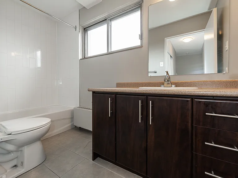 1161 Wellington St W — Photo 21