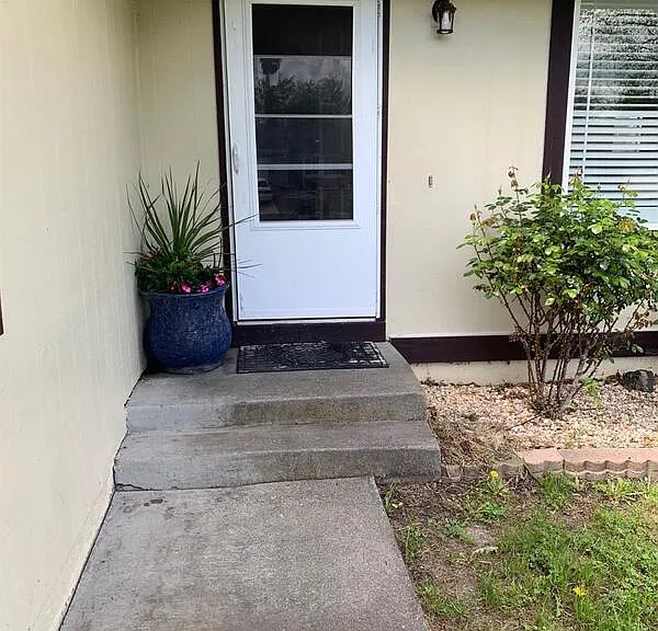 954 Emily Ave — Photo 3