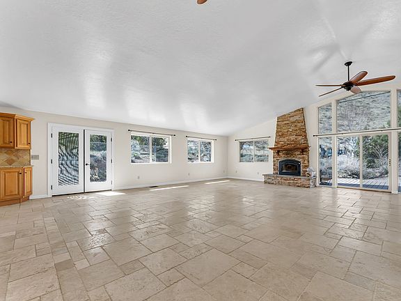 5th image of 155 Pioche Rd