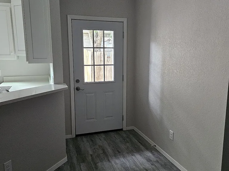 221 San Angelo St #A — Photo 4