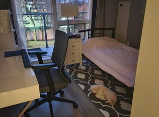 18 Valley Woods Rd #412, Toronto, ON M3A0A1