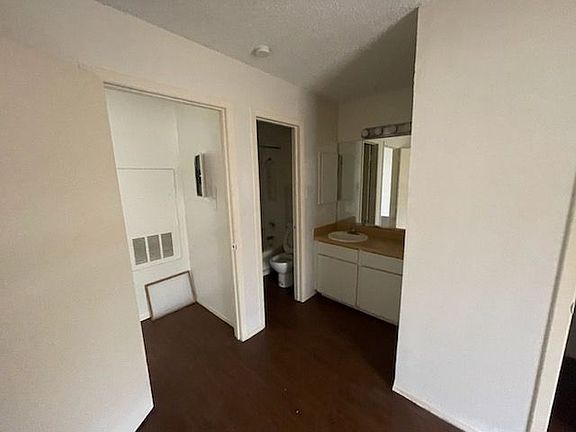 3rd image of 1634 W Woodlawn Ave APT 2