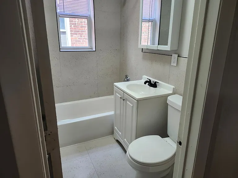 123 Roosevelt Ave #32E — Photo 7