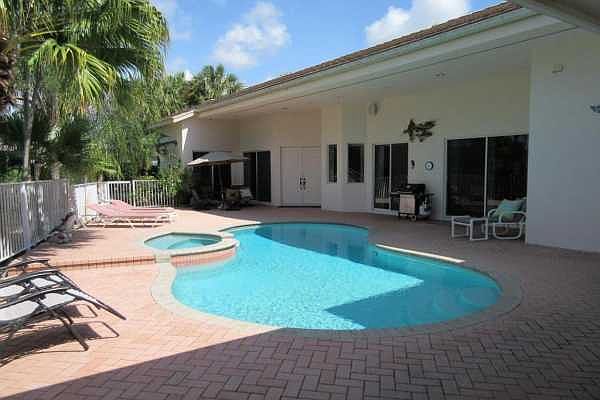 1st image of 948 Greensward Ln