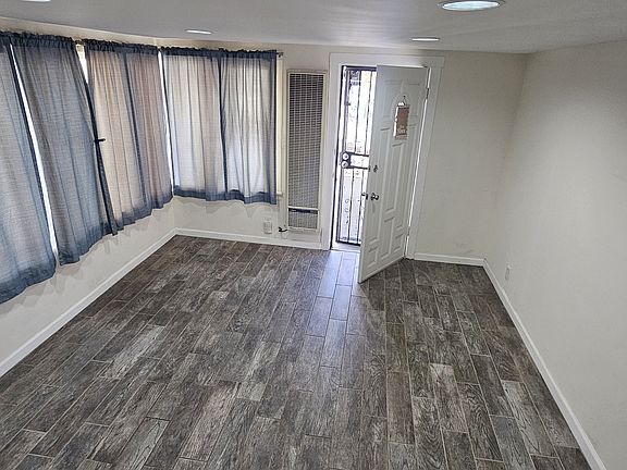 3rd image of 505 Griswold St #1/2