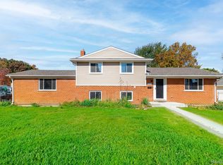 2107 Minerva St, Westland, MI 48186