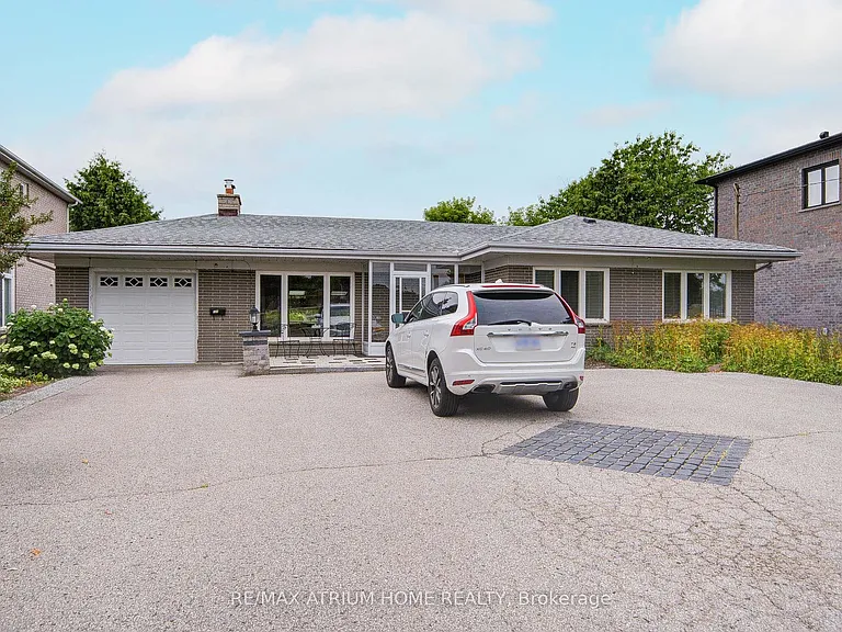 134 Fairglen Ave — Photo 3