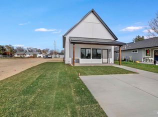 254 1st St W, Wendell, ID 83355