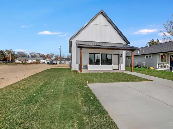 254 1st St W, Wendell, ID 83355