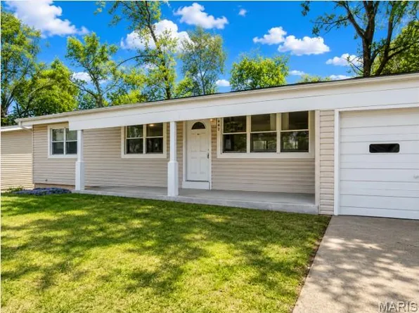 842 Holiday Ave, Hazelwood, MO 63042