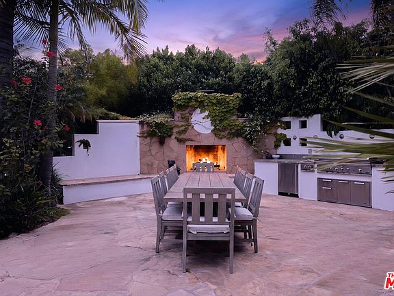 4th image of 8382 Mulholland Dr