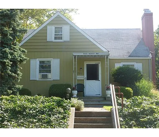 701 S 1st Ave photo 1