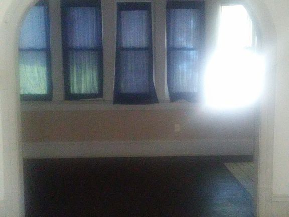 arch in living room to sunroom