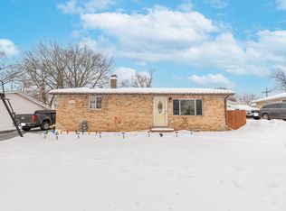 1522 Pawnee Rd, Carpentersville, IL 60110