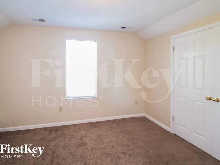 7435 Bridle Cv — Photo 13