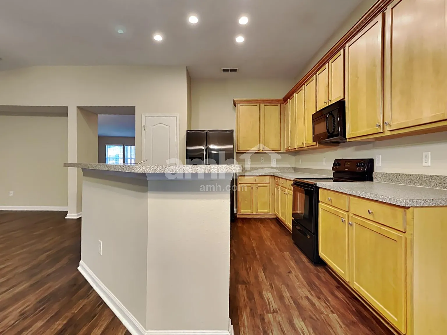 3 bed, 2.0 bath, 2156 sqft, $2,195 — Photo 3