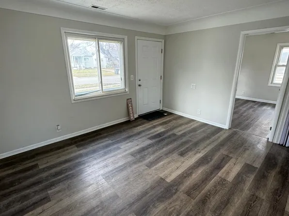6033 Marvin St, Taylor, MI 48180