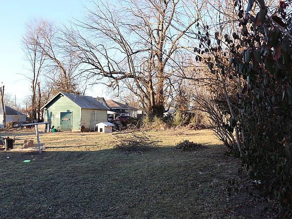4th image of 2423 W Olive Street