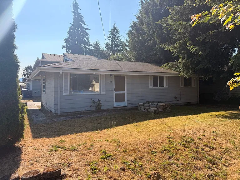 1256 Beach Ave — Photo 1