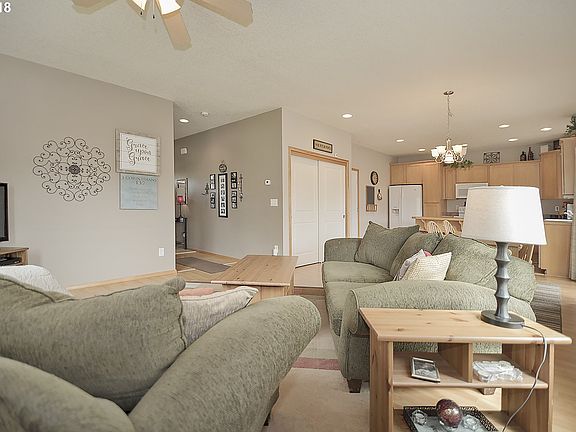 3rd image of 1800 Schneiter Dr