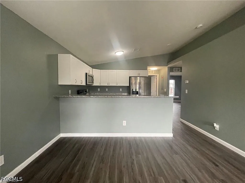 3 bed, 2.0 bath, 2252 sqft, $1,500 — Photo 2