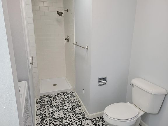 4th image of 2249 Fairfax Dr
