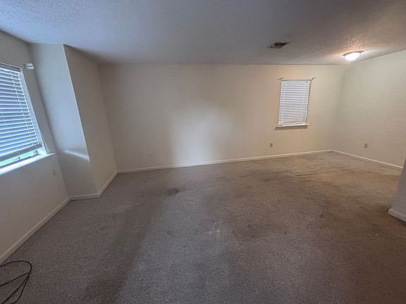 2nd image of 101 Vieux Orleans Cir APT A