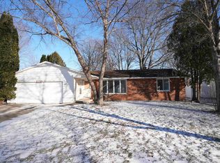 530 Lorraine Ln, Green Bay, WI 54311