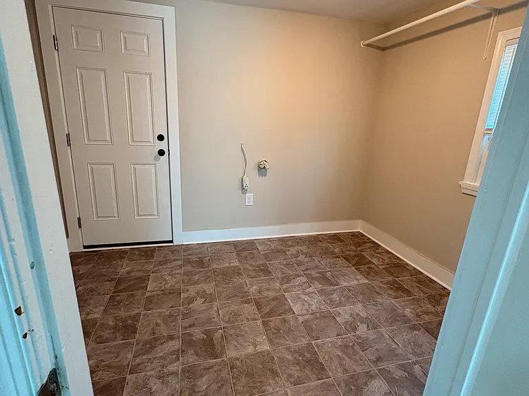 1821 Andrews Blvd — Photo 10