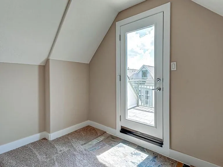 1215 Wentworth St — Photo 21