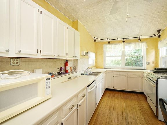5th image of 732 Woodlawn Ave