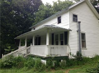 155 R Owens Rd, Charlotte, TN 37036