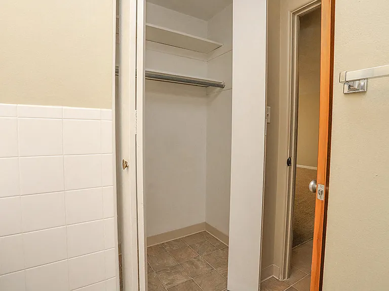 Kent Apartments — Photo 21