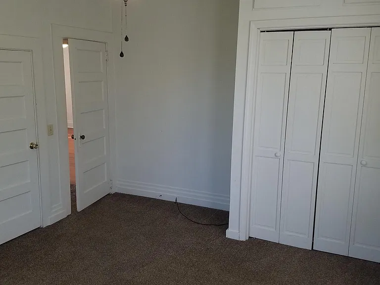 309 N Pine St — Photo 10