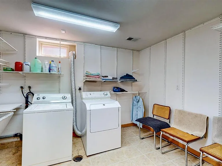 715 Ivanhoe St — Photo 34