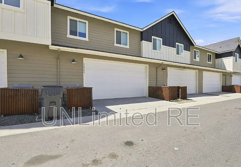 12249 Curtis Ct — Photo 32