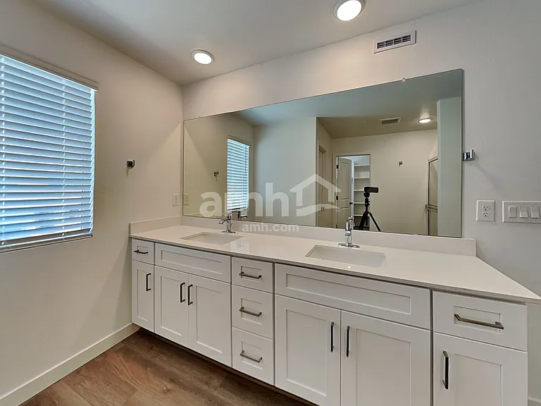 12611 W Flynn Ln — Photo 11
