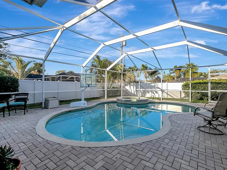 809 Jacaranda Dr — Photo 14