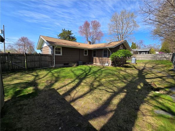 74 Roosevelt Rd, Cumberland, RI 02864