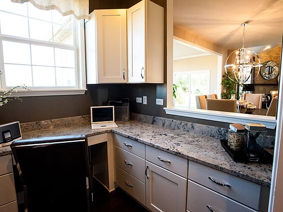 5th image of 7 Bradbury Ln