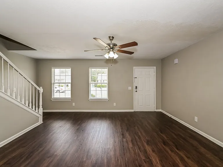 222 Hermitage Dr — Photo 5