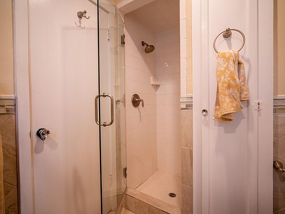 4th image of 1875 Pacific Ave APT 502