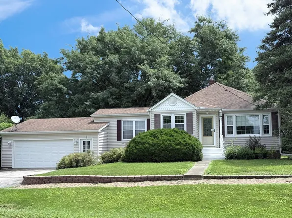 109 S State St, Henderson, IL 61439