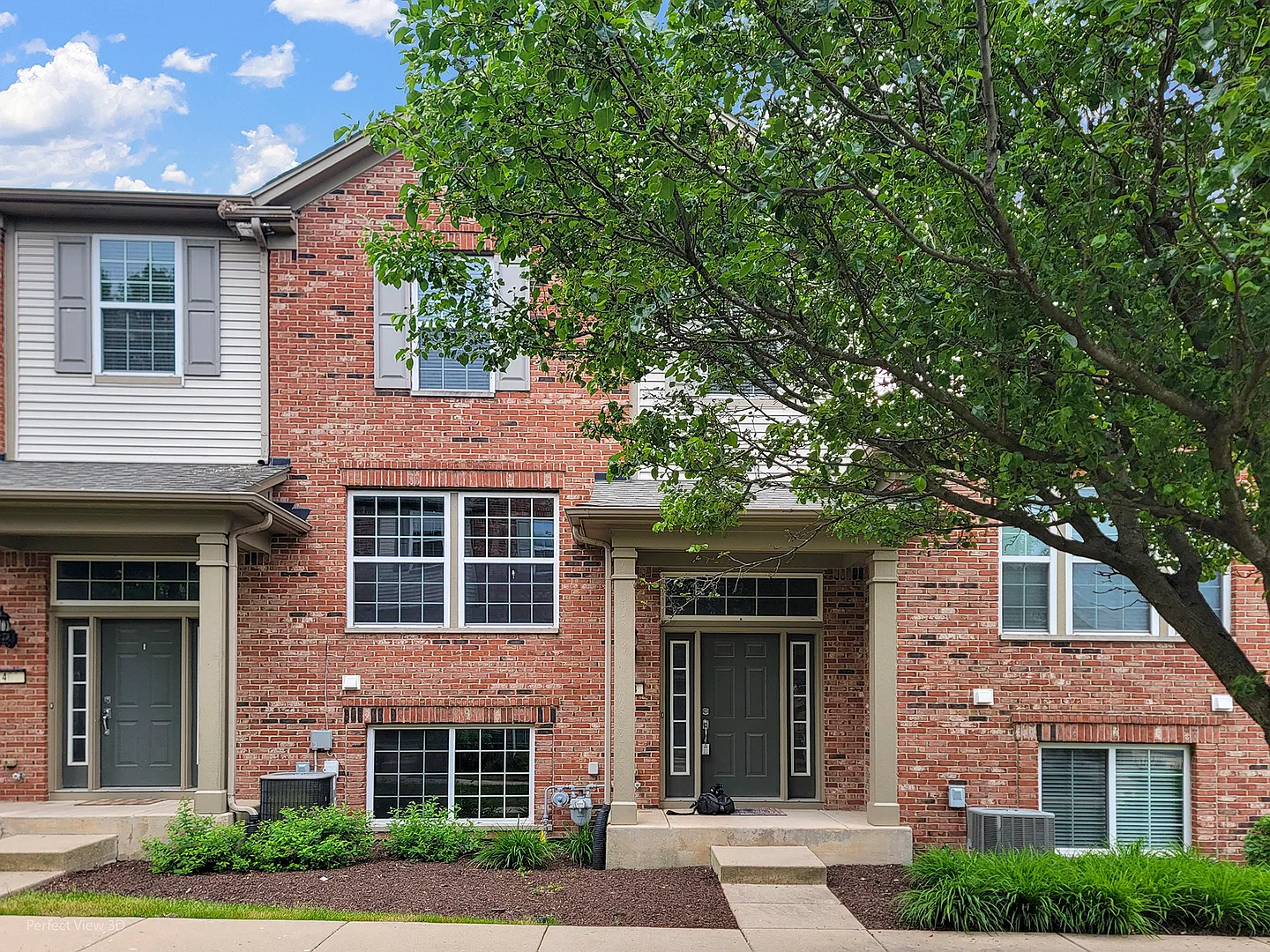 3 bed, 2.5 bath, 2071 sqft, $2,650 — Photo 1