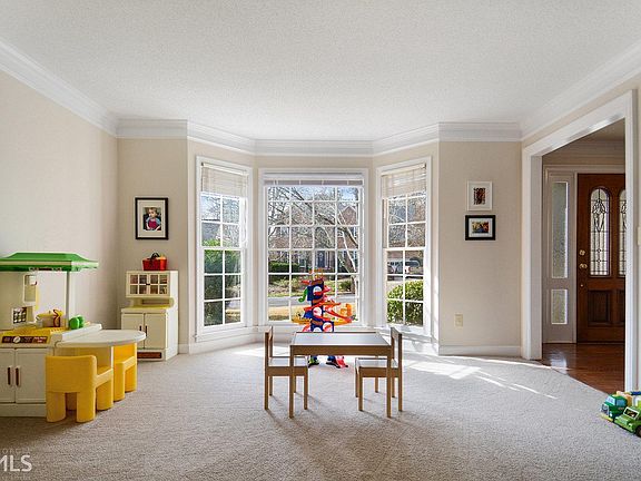 3rd image of 2245 Primrose Pl