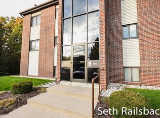 3358 Devonwood Hills Dr, Grand Rapids, MI 49525