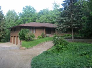 395 S Rochester Rd, Oakland, MI 48363