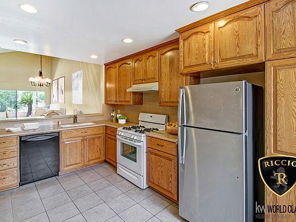 5th image of 12722 Oxford Dr